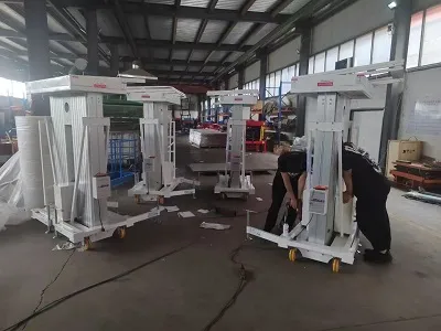 Были упакованы 4 комплекта двухстоечных подъемных платформ из алюминиевого сп...